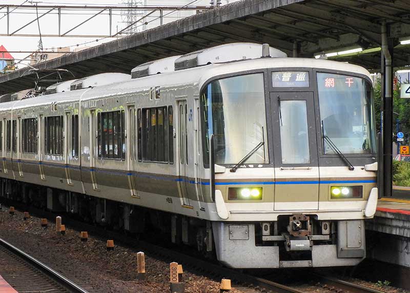JR琵琶湖線　大津駅に停車する列車